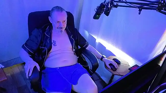 Snapshot of Richy__Rich_ chatting on April 24, 11:40 pm Richy Rich online show from April 24, 11:40 pm