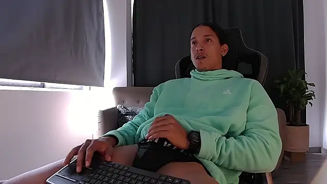 Liam V online show from February 23, 3:20 pm