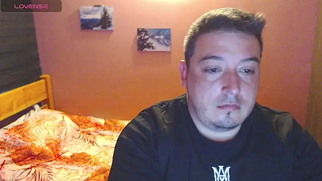 Snapshot of antonycruz chatting on March 2, 12:35 am antonycruz online show from March 2, 12:35 am