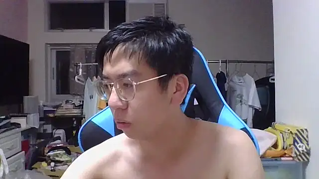 Snapshot of charlie_xdd chatting on October 17, 10:40 am charlie xdd online show from October 17, 10:40 am