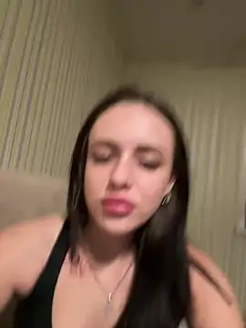 Snapshot of Lisaaan chatting on December 20, 5:04 am Lisaaan online show from December 20, 5:04 am