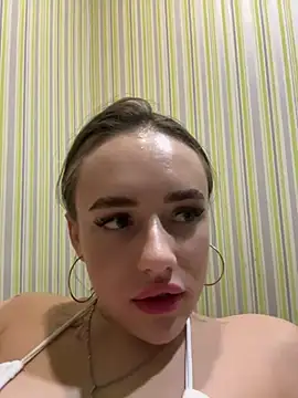 Snapshot of Lisaaan chatting on December 21, 9:36 pm Lisaaan online show from December 21, 9:36 pm