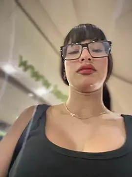 DulceLenns online show from March 20, 5:58 pm