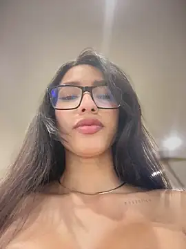 DulceLenns online show from March 5, 8:16 pm