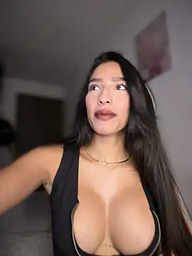 DulceLenns online show from March 31, 7:14 pm