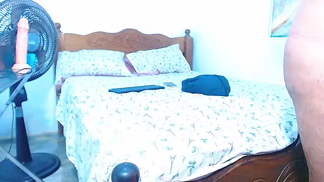 Snapshot of cositarrica_xxx chatting on December 16, 1:27 pm cositarrica xxx online show from December 16, 1:27 pm