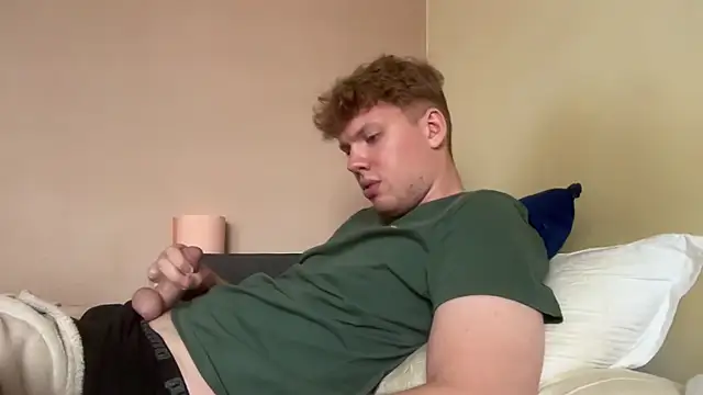 Snapshot of sexybooii6968 chatting on July 18, 2:32 pm sexybooii6968 online show from July 18, 2:32 pm