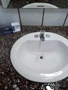 Snapshot of alfaromeoromeo chatting on October 28, 6:28 am alfaromeoromeo online show from October 28, 6:28 am