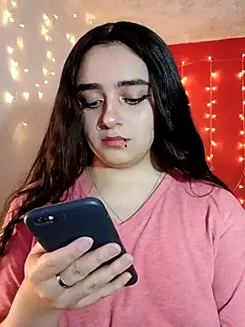 Snapshot of IvonneT chatting on December 4, 3:59 am IvonneT online show from December 4, 3:59 am