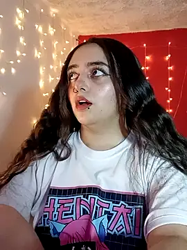 Snapshot of IvonneT chatting on December 5, 11:40 pm IvonneT online show from December 5, 11:40 pm