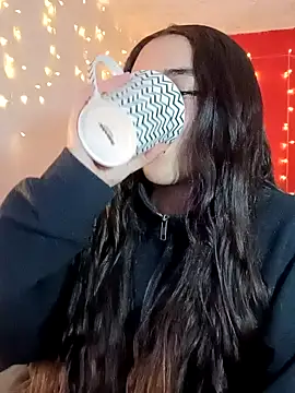 Snapshot of IvonneT chatting on December 11, 5:00 am IvonneT online show from December 11, 5:00 am