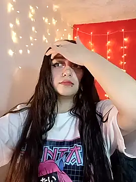 Snapshot of IvonneT chatting on December 13, 2:10 am IvonneT online show from December 13, 2:10 am