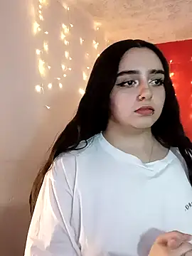 Snapshot of IvonneT chatting on February 5, 3:45 am IvonneT online show from February 5, 3:45 am