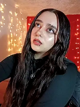 Snapshot of IvonneT chatting on February 20, 4:18 am IvonneT online show from February 20, 4:18 am