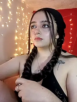 Snapshot of IvonneT chatting on February 21, 5:56 am IvonneT online show from February 21, 5:56 am