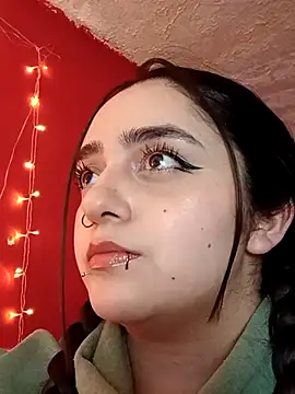 Snapshot of IvonneT chatting on October 26, 12:16 am IvonneT online show from October 26, 12:16 am