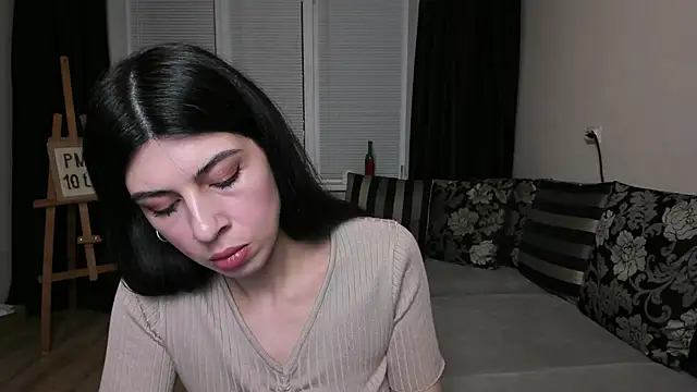 MolagAnna online show from April 7, 8:09 pm