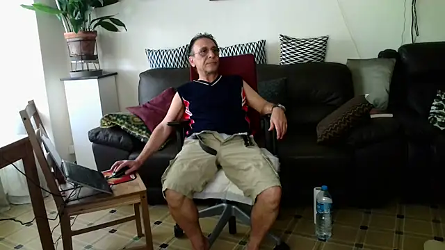 Snapshot of HETEREOMAN chatting on September 21, 3:57 pm HETEREOMAN online show from September 21, 3:57 pm