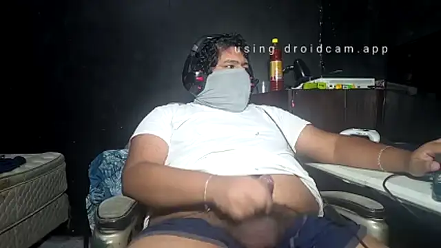 Snapshot of mikfgh50 chatting on November 27, 2:13 am mikfgh50 online show from November 27, 2:13 am