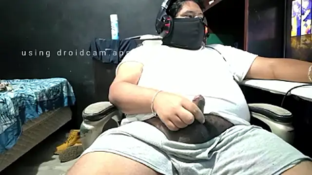 Snapshot of mikfgh50 chatting on December 14, 4:18 am mikfgh50 online show from December 14, 4:18 am