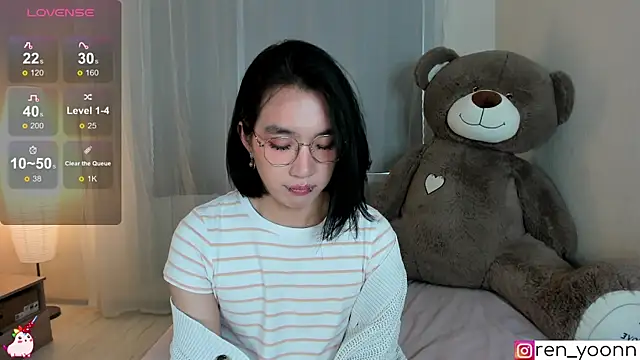 Snapshot of Ren_yoon chatting on April 28, 9:25 am Ren yoon online show from April 28, 9:25 am