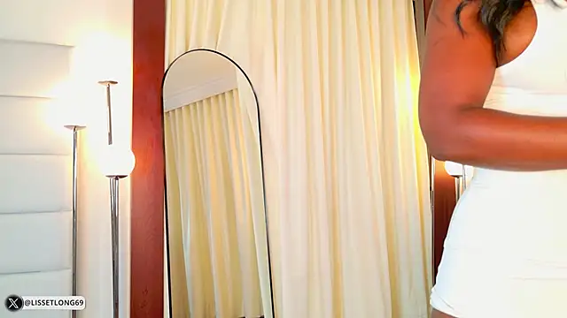 Snapshot of lissetlong69 chatting on May 27, 11:24 pm lissetlong69 online show from May 27, 11:24 pm