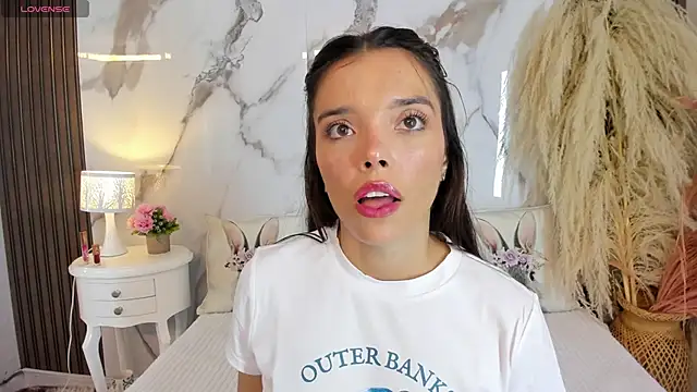 hannahill69 online show from April 10, 4:50 am