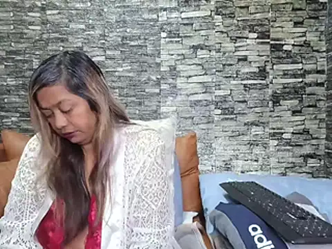 Snapshot of Mammabear_4u chatting on July 31, 11:37 pm Mammabear 4u online show from July 31, 11:37 pm