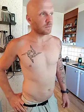 Snapshot of HardSwedee chatting on June 21, 2:19 pm HardSwedee online show from June 21, 2:19 pm