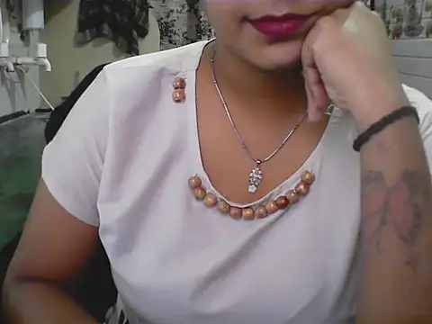 Snapshot of LovingPihu chatting on June 6, 5:12 am LovingPihu online show from June 6, 5:12 am