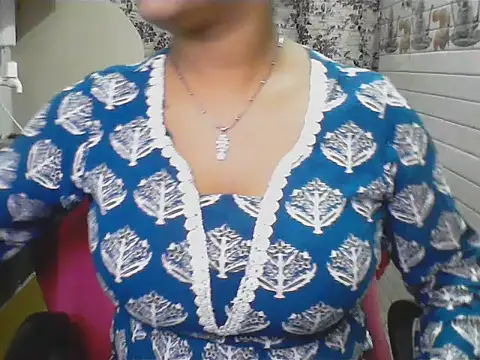 Snapshot of LovingPihu chatting on June 13, 6:22 am LovingPihu online show from June 13, 6:22 am
