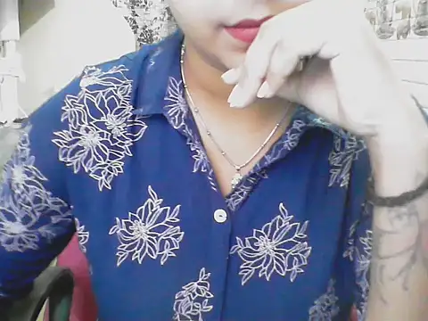 Snapshot of LovingPihu chatting on June 14, 5:42 am LovingPihu online show from June 14, 5:42 am