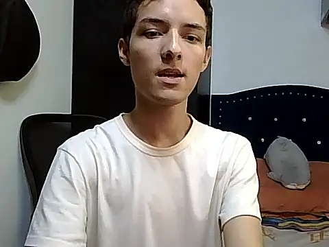 Snapshot of andys_26 chatting on April 17, 8:01 pm andys 26 online show from April 17, 8:01 pm