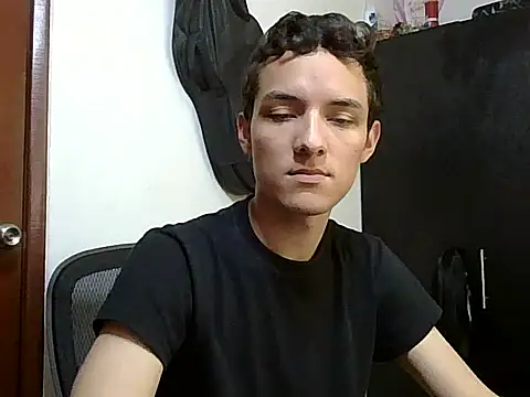 Snapshot of andys_26 chatting on April 21, 7:28 pm andys 26 online show from April 21, 7:28 pm
