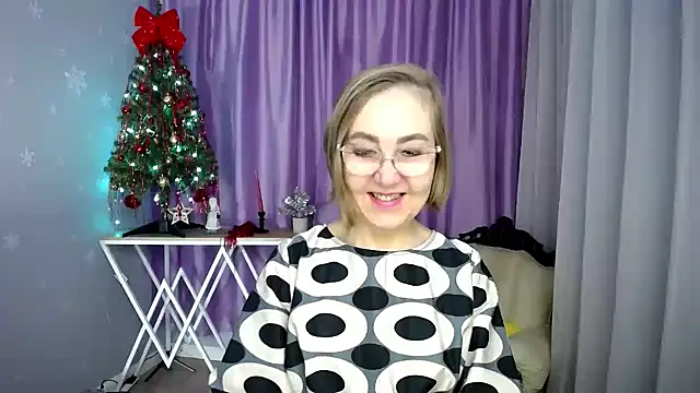 queen a n i online show from February 13, 6:53 am