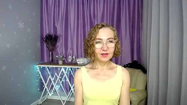 Snapshot of queen_a_n_i chatting on July 23, 7:50 am queen a n i online show from July 23, 7:50 am