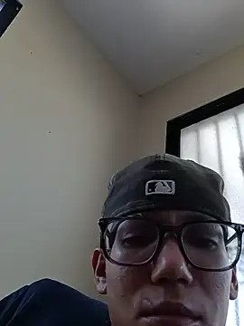 Snapshot of Yanwoods420 chatting on May 25, 9:10 pm Yanwoods420 online show from May 25, 9:10 pm