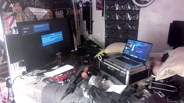 Snapshot of TheHellBilly chatting on February 4, 3:36 pm TheHellBilly online show from February 4, 3:36 pm