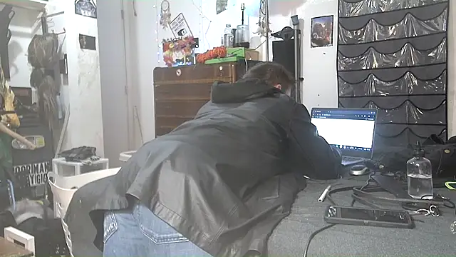 Snapshot of TheHellBilly chatting on October 13, 1:27 am TheHellBilly online show from October 13, 1:27 am