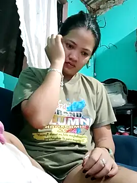 Snapshot of amariaxxx388 chatting on February 21, 1:44 am amariaxxx388 online show from February 21, 1:44 am