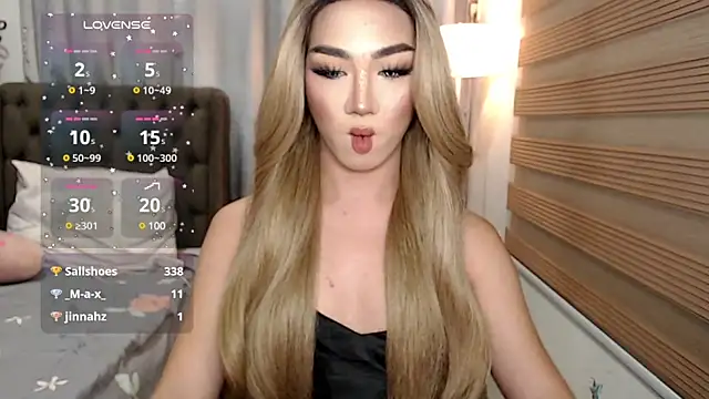 Snapshot of Local_Hoelyx chatting on December 26, 10:05 am Local Hoelyx online show from December 26, 10:05 am