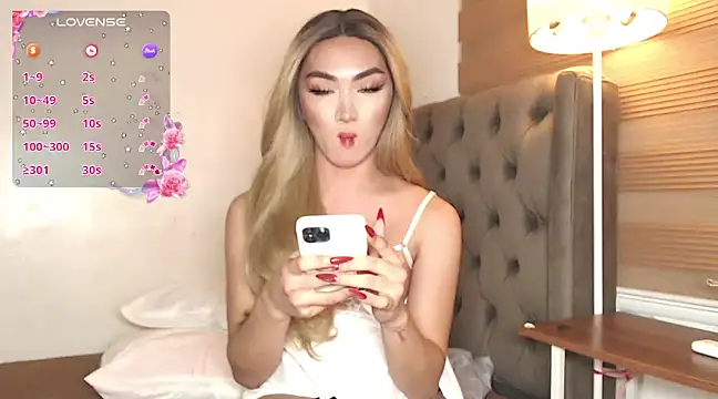 Snapshot of Local_Hoelyx chatting on February 13, 8:03 pm Local Hoelyx online show from February 13, 8:03 pm