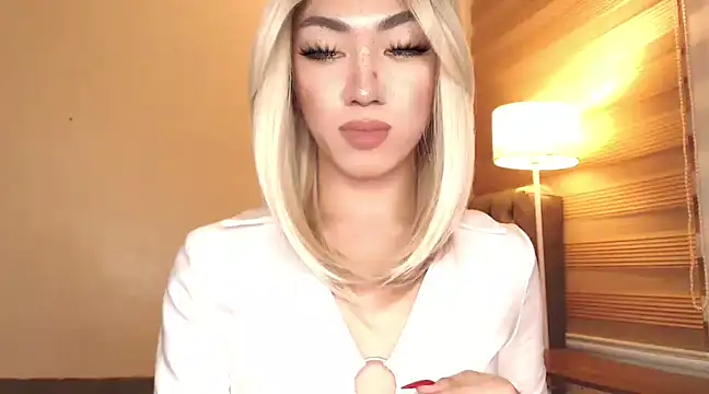 Snapshot of Local_Hoelyx chatting on February 24, 7:33 am Local Hoelyx online show from February 24, 7:33 am