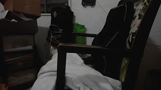 poppergirl69 online show from December 16, 4:55 am