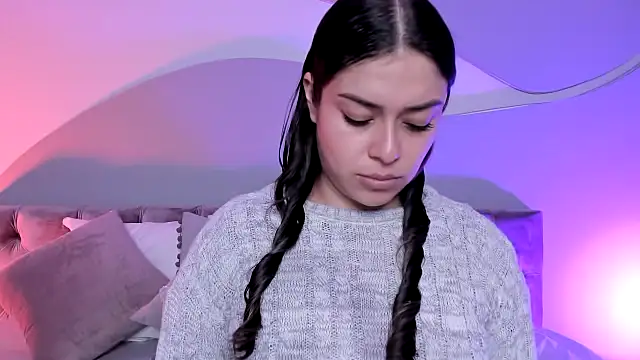 Nicolle W online show from March 13, 12:02 pm