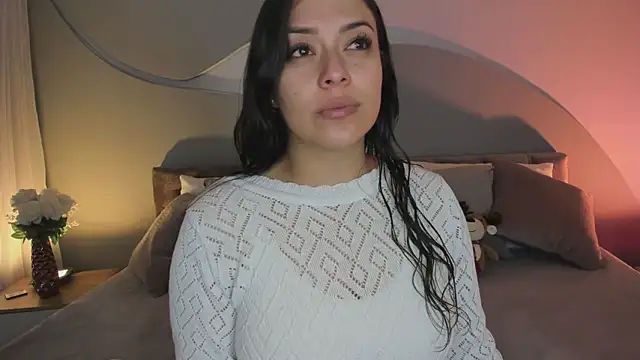 Nicolle W online show from December 22, 11:51 am