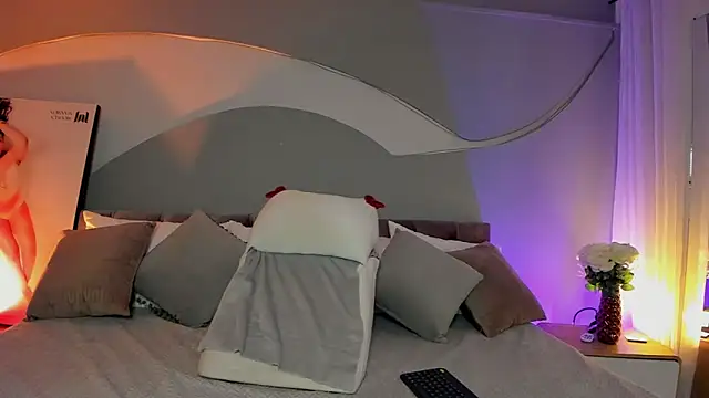 Nicolle W online show from March 27, 11:43 am