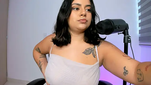 susy angel online show from April 13, 9:53 pm