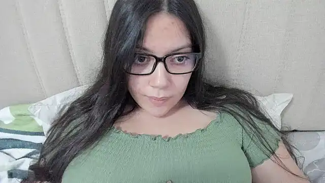 Snapshot of roniewester chatting on March 16, 2:21 am roniewester online show from March 16, 2:21 am