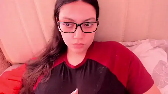 Snapshot of roniewester chatting on January 8, 2:41 pm roniewester online show from January 8, 2:41 pm